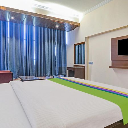 Hotel The Golden Bird Агра Екстериор снимка