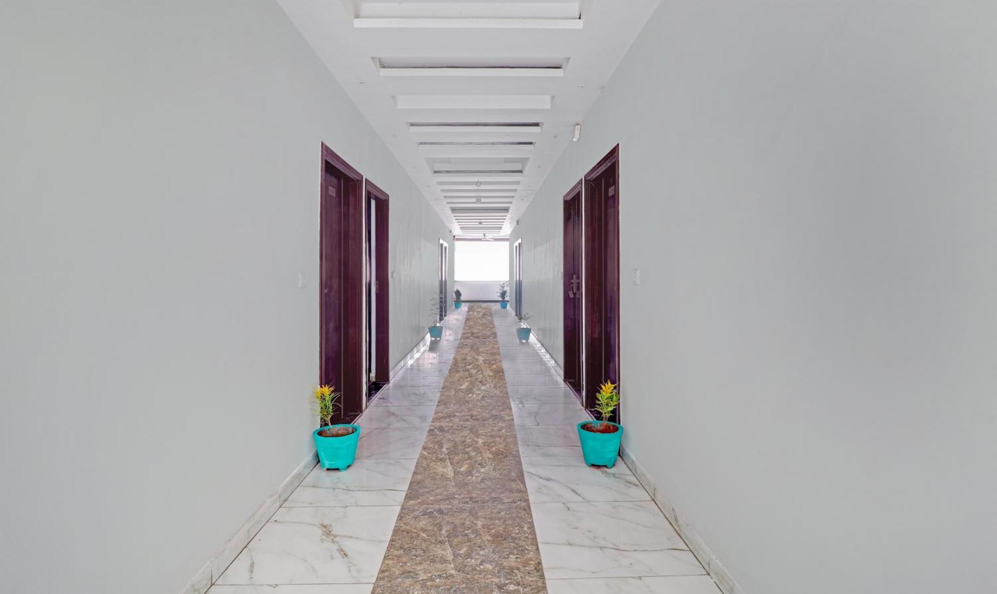 Hotel The Golden Bird Агра Екстериор снимка