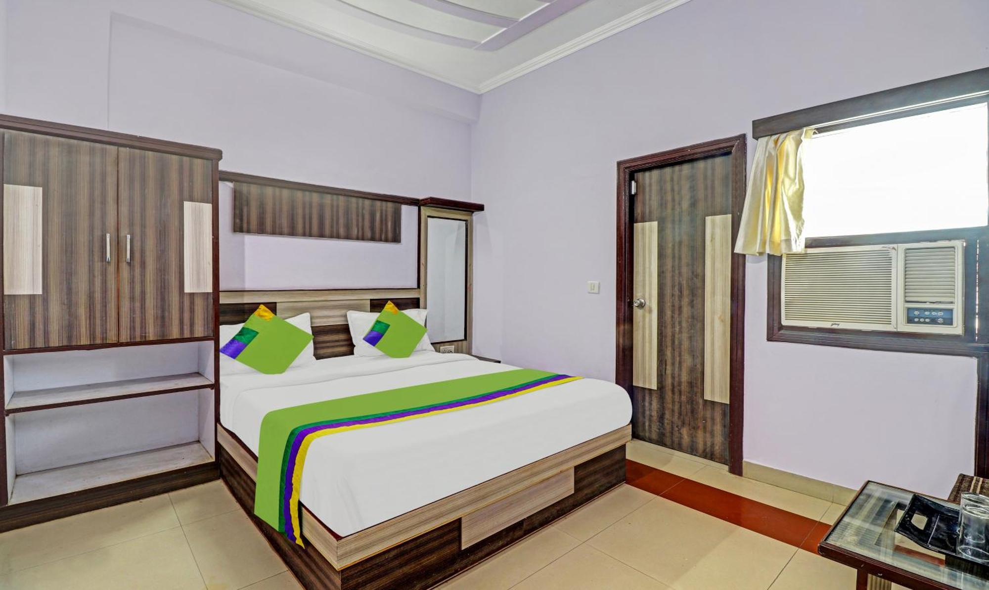Hotel The Golden Bird Агра Екстериор снимка