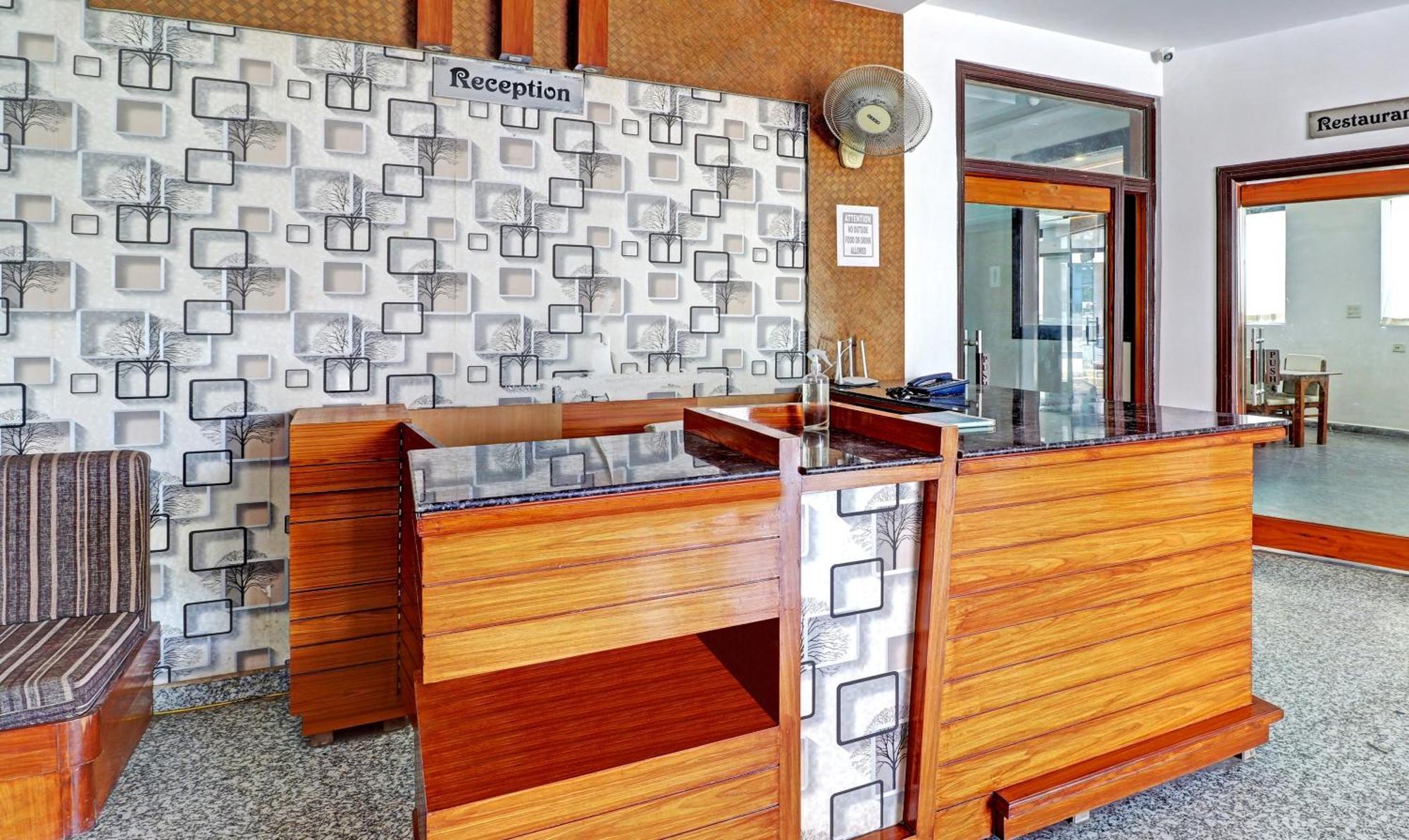 Hotel The Golden Bird Агра Екстериор снимка