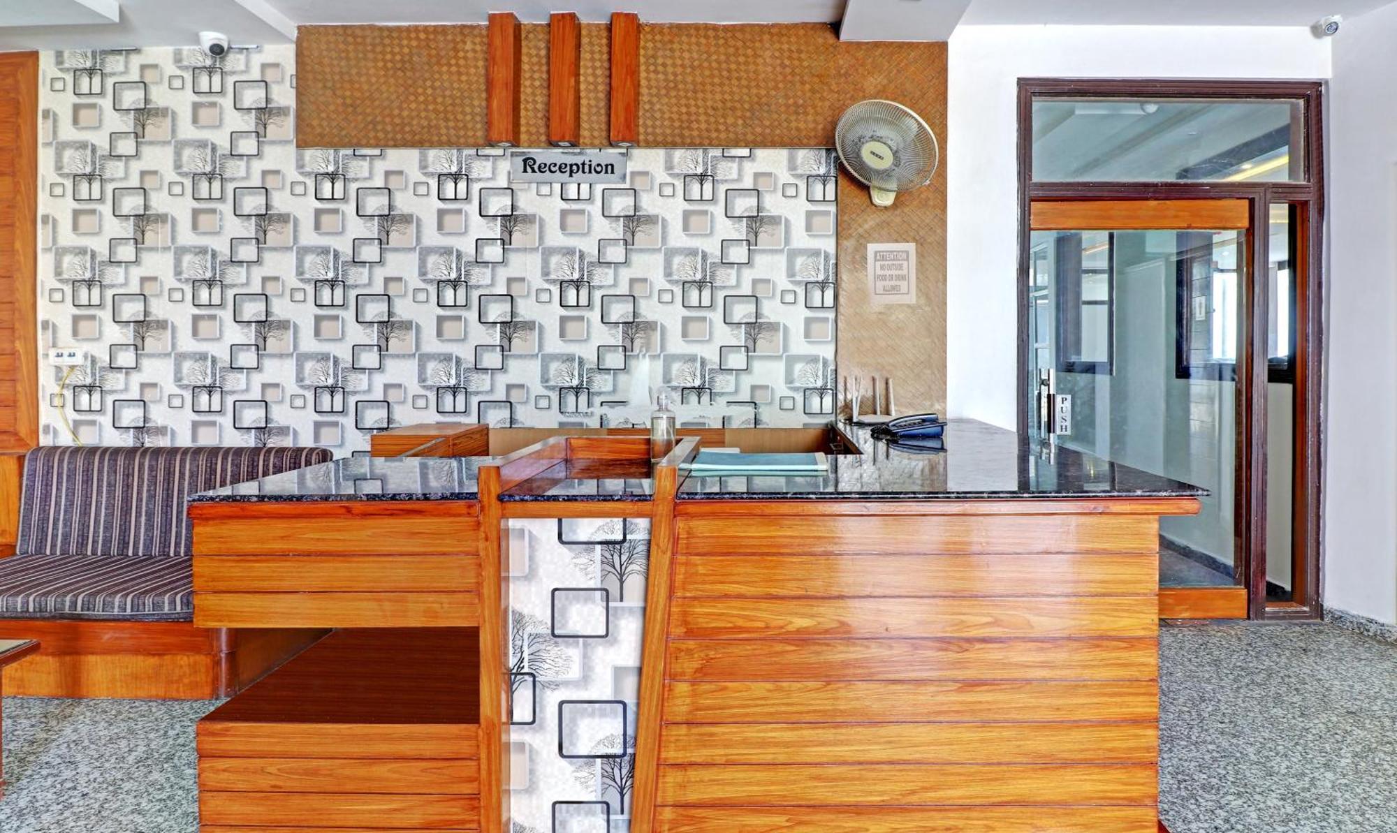 Hotel The Golden Bird Агра Екстериор снимка