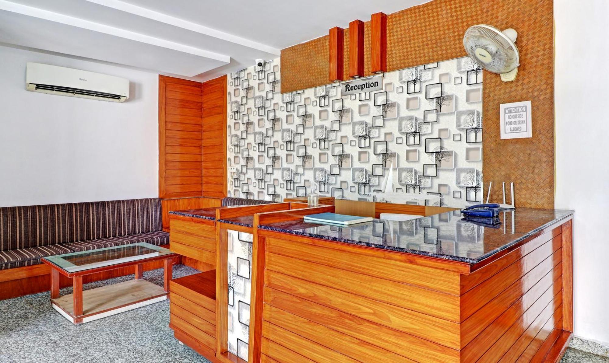 Hotel The Golden Bird Агра Екстериор снимка