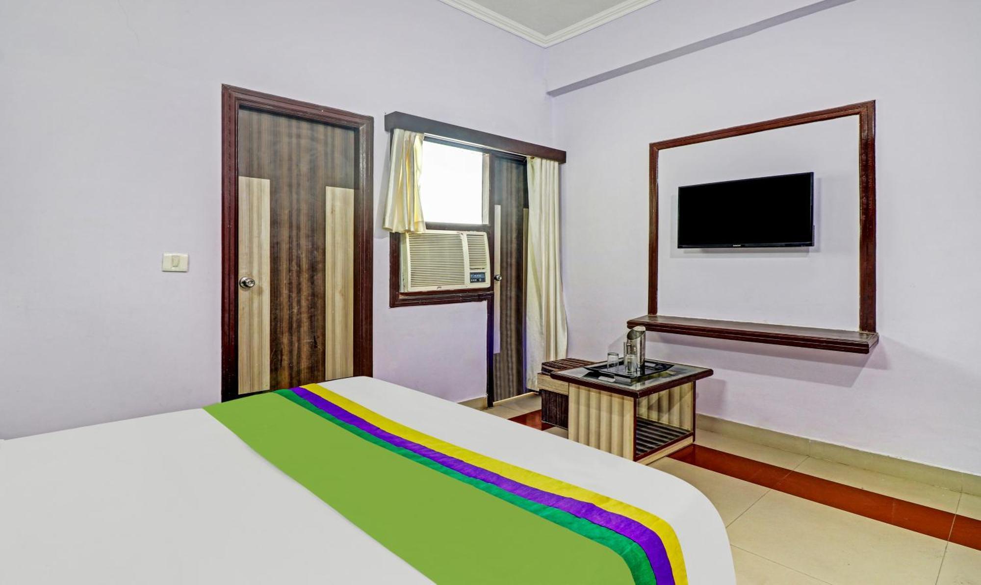Hotel The Golden Bird Агра Екстериор снимка