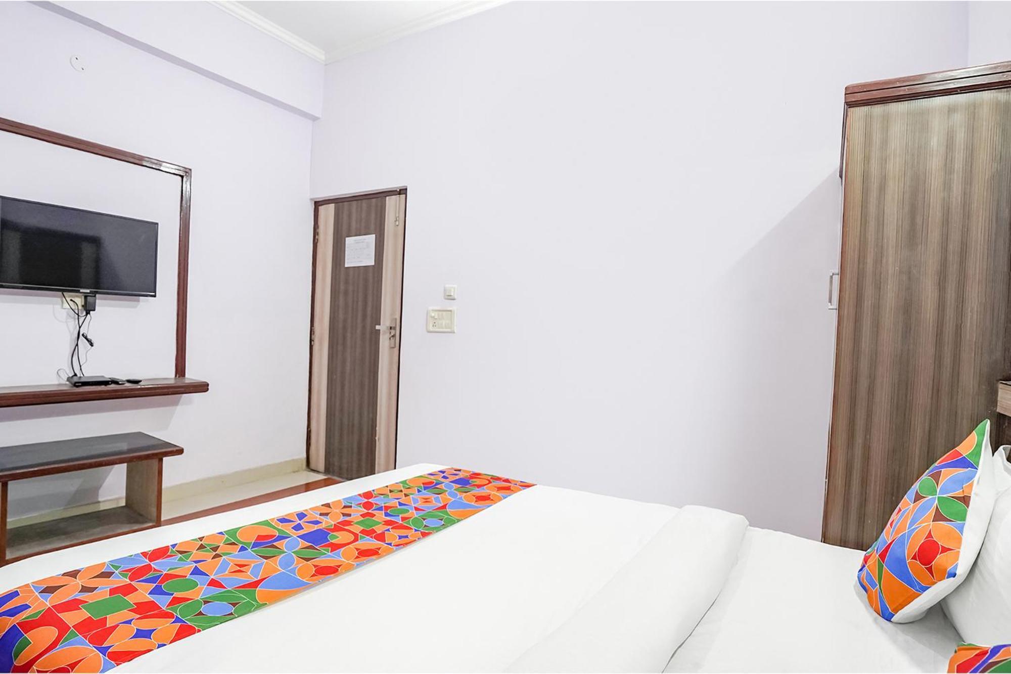 Hotel The Golden Bird Агра Екстериор снимка