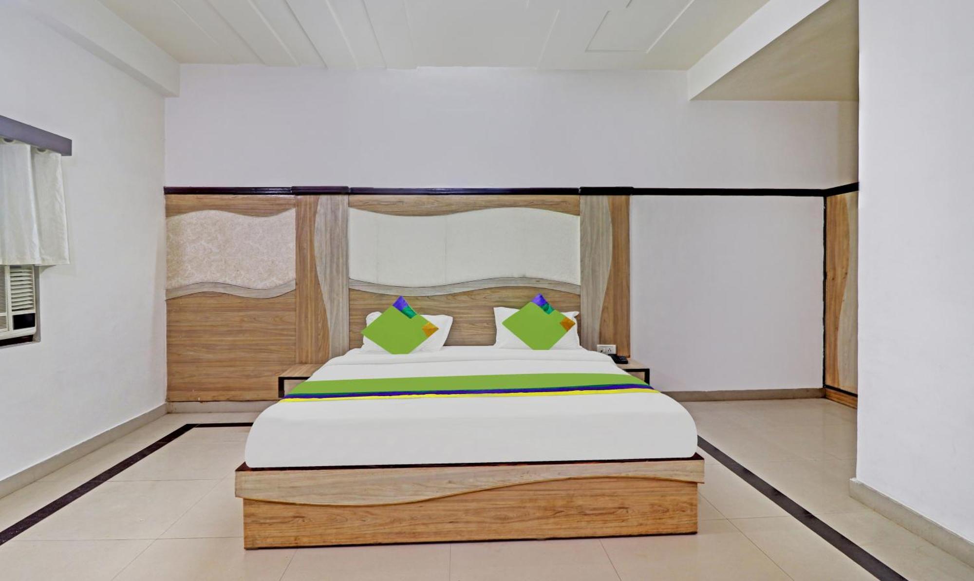 Hotel The Golden Bird Агра Екстериор снимка